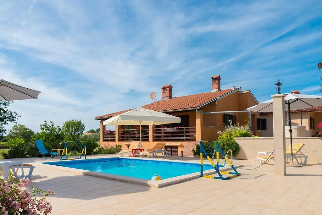 Villa Hacienda Rosemary Muntić