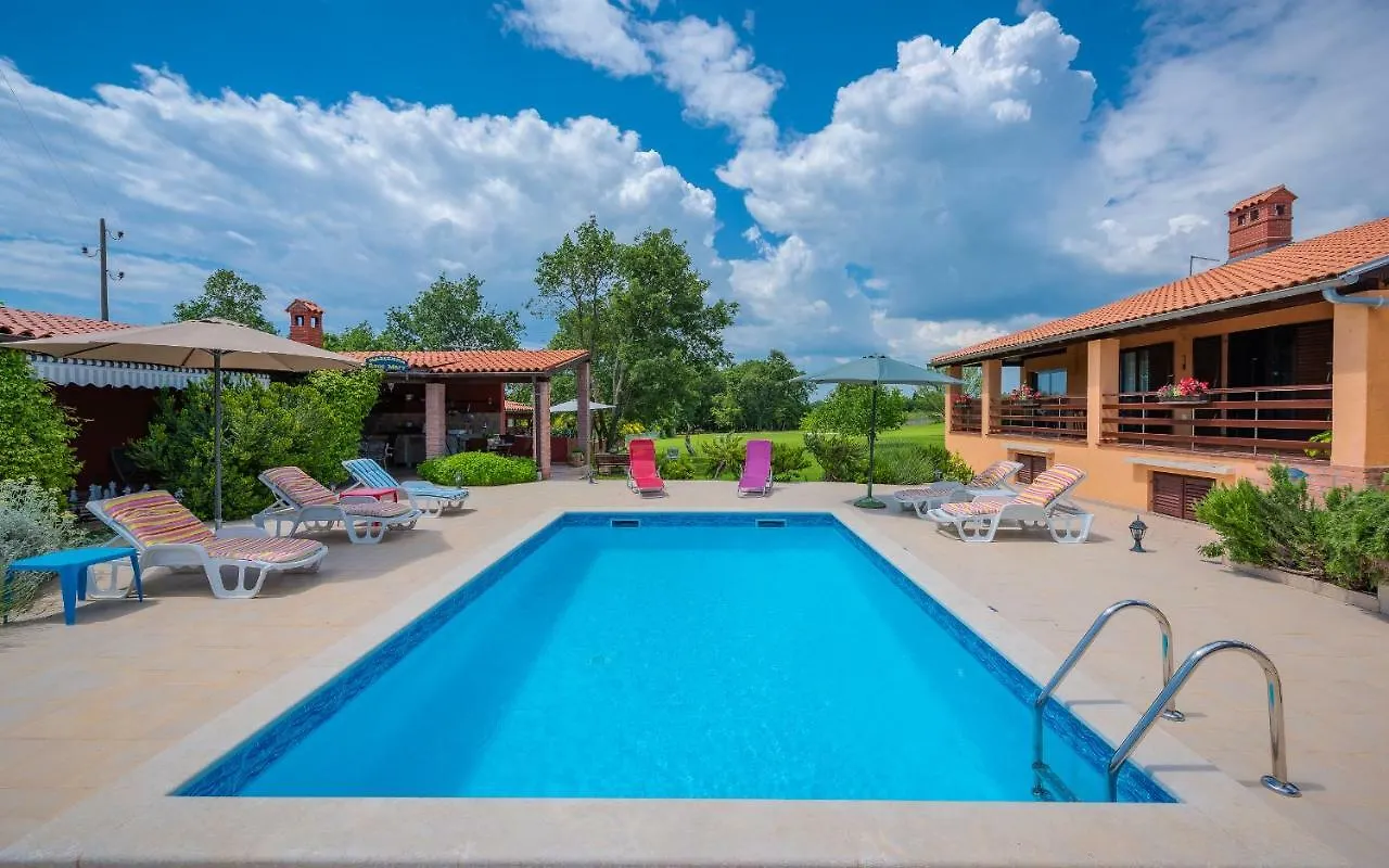 Villa Hacienda Rosemary Muntić 0*,