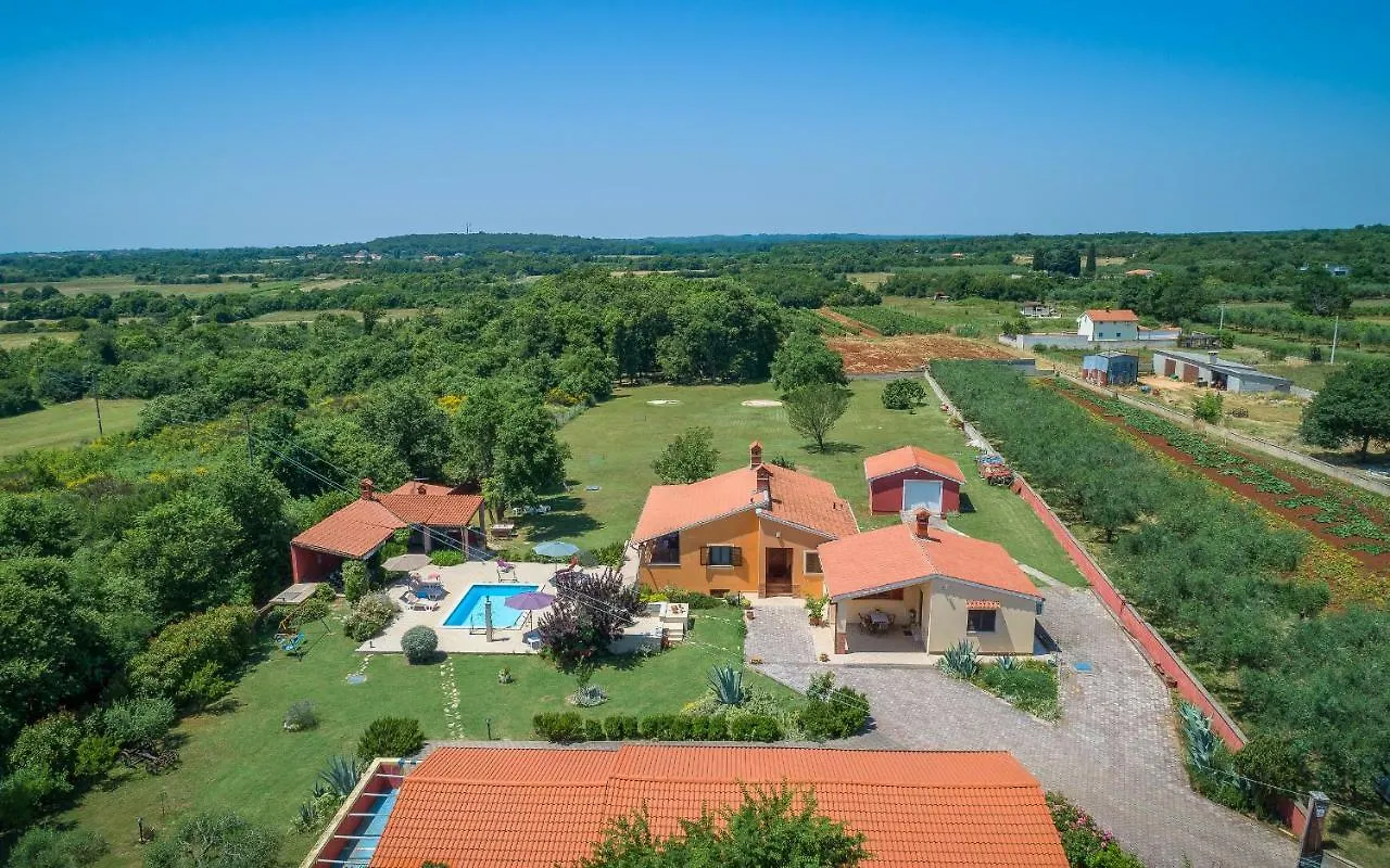 Villa Hacienda Rosemary Muntić